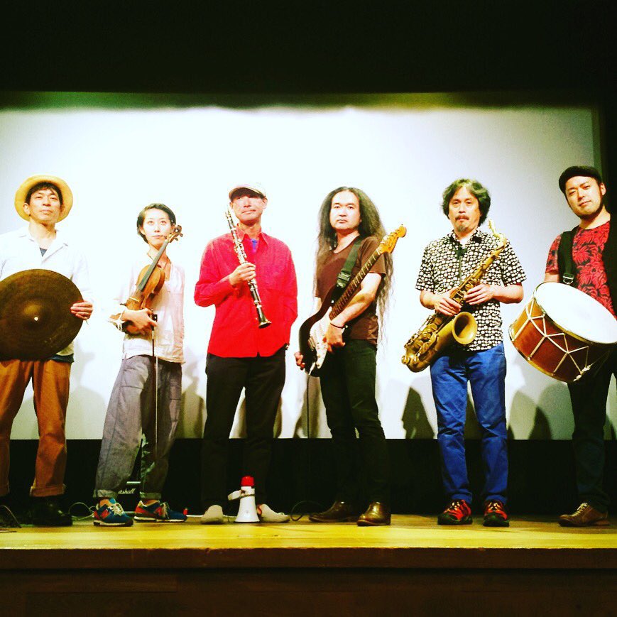 rappa_shokai's tweet photo. 若かったあの頃から10年経ってどんな演奏になるのでしょう？
12/7(日)雲州堂での電気ジプシー・スペシャル
瀬戸信行:clarinet
登 敬三:tenor sax
イガキアキコ:violin
田島 隆:electric guitar
ワタンベ:drums
永田充:darbuka, davul
ゲスト：minori:belly dance

美味しいご飯も食べれます。 https://t.co/VgV4z2s8cP