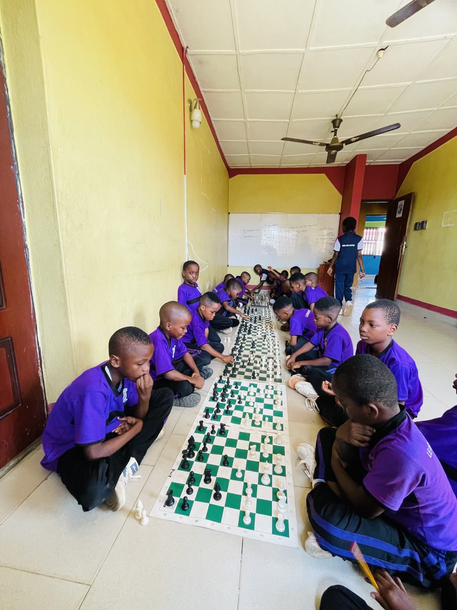 CHESS TO SCHOOL♟️ tweet media