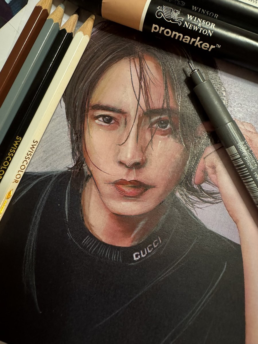 ここ数日、山下智久さんのポートレートを2枚描いています。🤍
これはブレラ美術大学のアートプロジェクトのためです。少し緊張していますが🙈、描くのが本当に楽しくて、もう少しで完成します🎨
私の絵を気に入っていただけたら嬉しいです🖼️✨
#山下智久 #山P #Yamashitatomohisa #色鉛筆画
