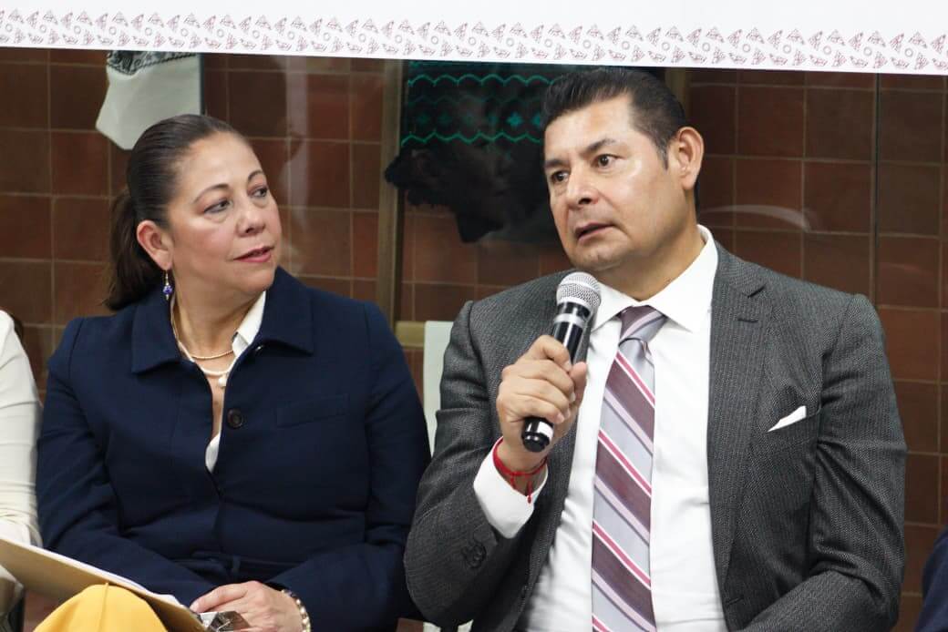 PoderNoticiaPue's tweet image. ✅Puebla avanza poniendo a las personas al centro de las decisiones: @artemisa_laura

✅Seguridad, Turismo y Deporte fortalecen el bienestar bajo el liderazgo del gobernador @armentapuebla_ 

➡️Checa el dato: shre.ink/q512

@Bienestar_Pue @Gob_Puebla 
#PoderNoticiaPue…