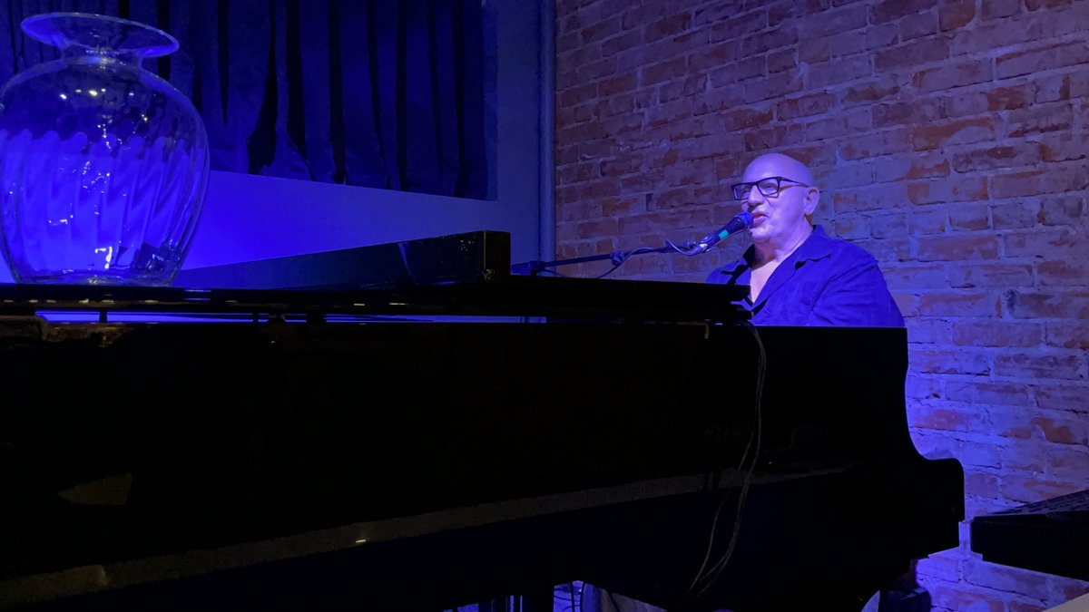 uptownloungekc's tweet image. #happyhour is 5-7pm with Big Mike on keys followed by R&amp;amp;B night with Trib &amp;amp; Friends ft. Era Aura at 8pm!

3400 Main St. | Midtown KC

Free parking in back or 1 block north of the Armour stop on the KC Streetcar.

#KC #livemusic #cocktails