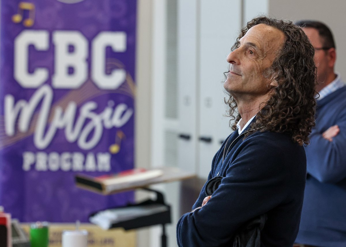 CBCHighSchool's tweet photo. Kenny G at CBC!

We were blessed this afternoon to be joined by Grammy Award-winning saxophonist Kenny G, who spent some time before his concert at The Factory tonight to visit with our students and sign a saxophone that was auctioned off on Monday as part of the 'It's a Cadet Christmas" CBC Dinner Auction.

The legendary musician spoke to our Band of Brothers, band members and students in Mr. Tom Broussard's class about his development as a saxophonist, some of his career highlights, general life advice, playing golf with some of the biggest names in the sport, and more over the course of an hour.

More photos: https://t.co/waOaCUsZiF

#MenforTomorrow #BrothersforLife #CBC175