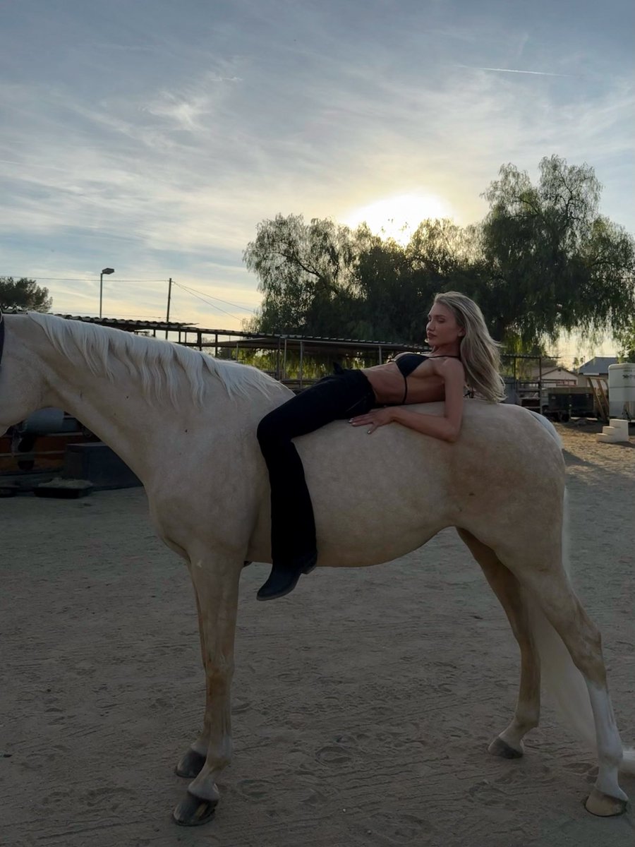 GabbyEpstein1's tweet image. ✨reconnecting with nature after rage-baiting all week✨