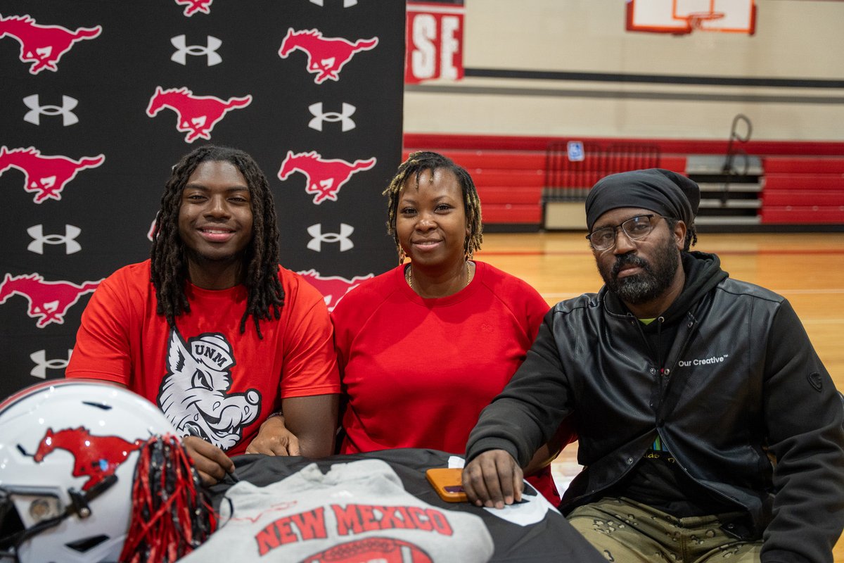 SpringISDAthl's tweet image. Proud day for Westfield Football! Congratulations to our Mustangs continuing their academic and athletic journeys in college! 🐎📚🏈

Demarcus Marks – Texas Tech University
Sebastian Dawkins – University of New Mexico

@SpringISD @fb_westfield @DemarcusMarks43 @BashDawkins