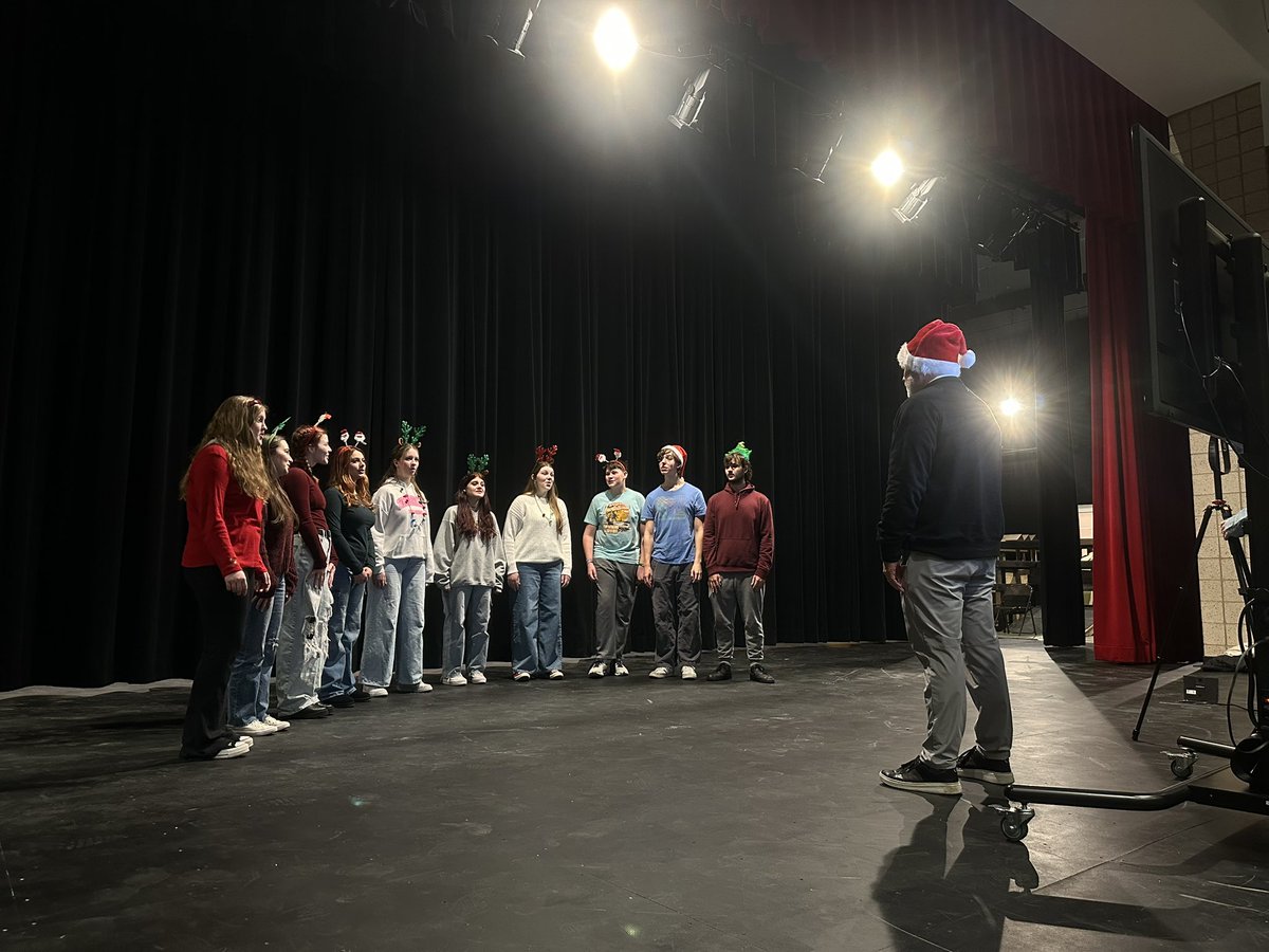 THSChoir's tweet photo. Be on the lookout for something SUPER cool this holiday season! ❤️💚

Featuring some THS Choir students (Bree, Carly, and Cooper) 🎶 https://t.co/BPC52vI8tR