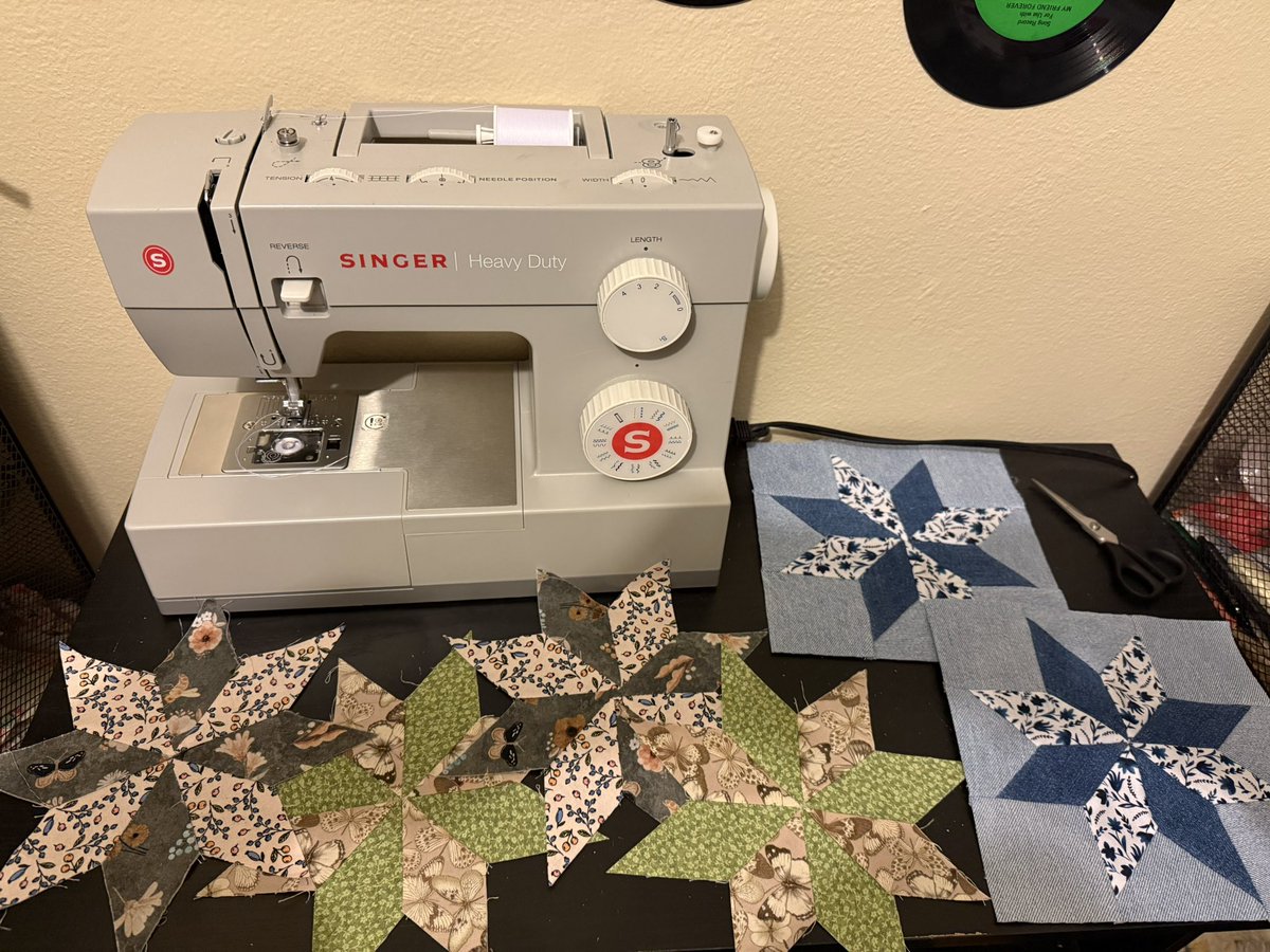 KittyKatHoots's tweet photo. Quilt blocks in progress ⭐️🪡 https://t.co/akuTUHx30V