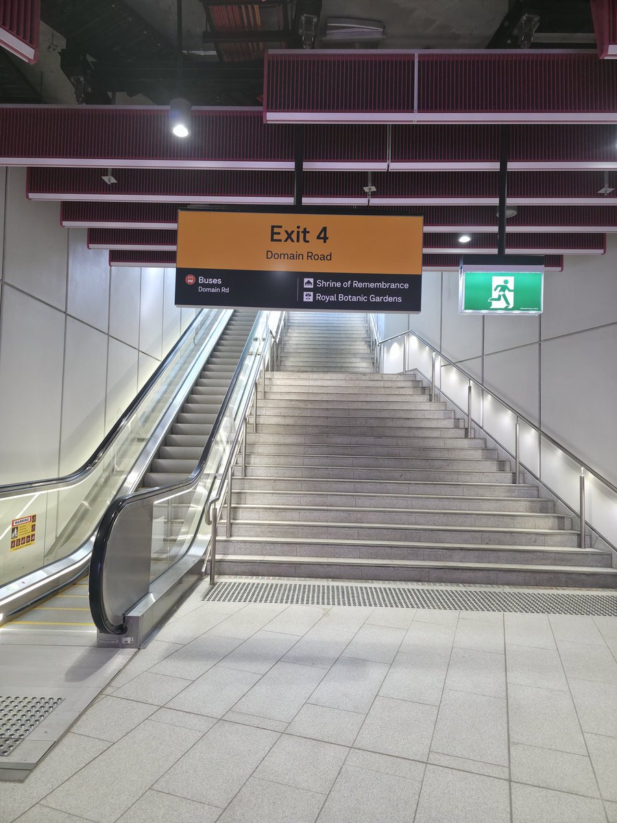 buckgw's tweet photo. @MelbOnTransit @metrotunnelvic @metrotrains And this is the new exit to the shrine... ONE escalator and stairs. That'll written well on ANZAC day

Some odd calls https://t.co/rsWZYekNPP