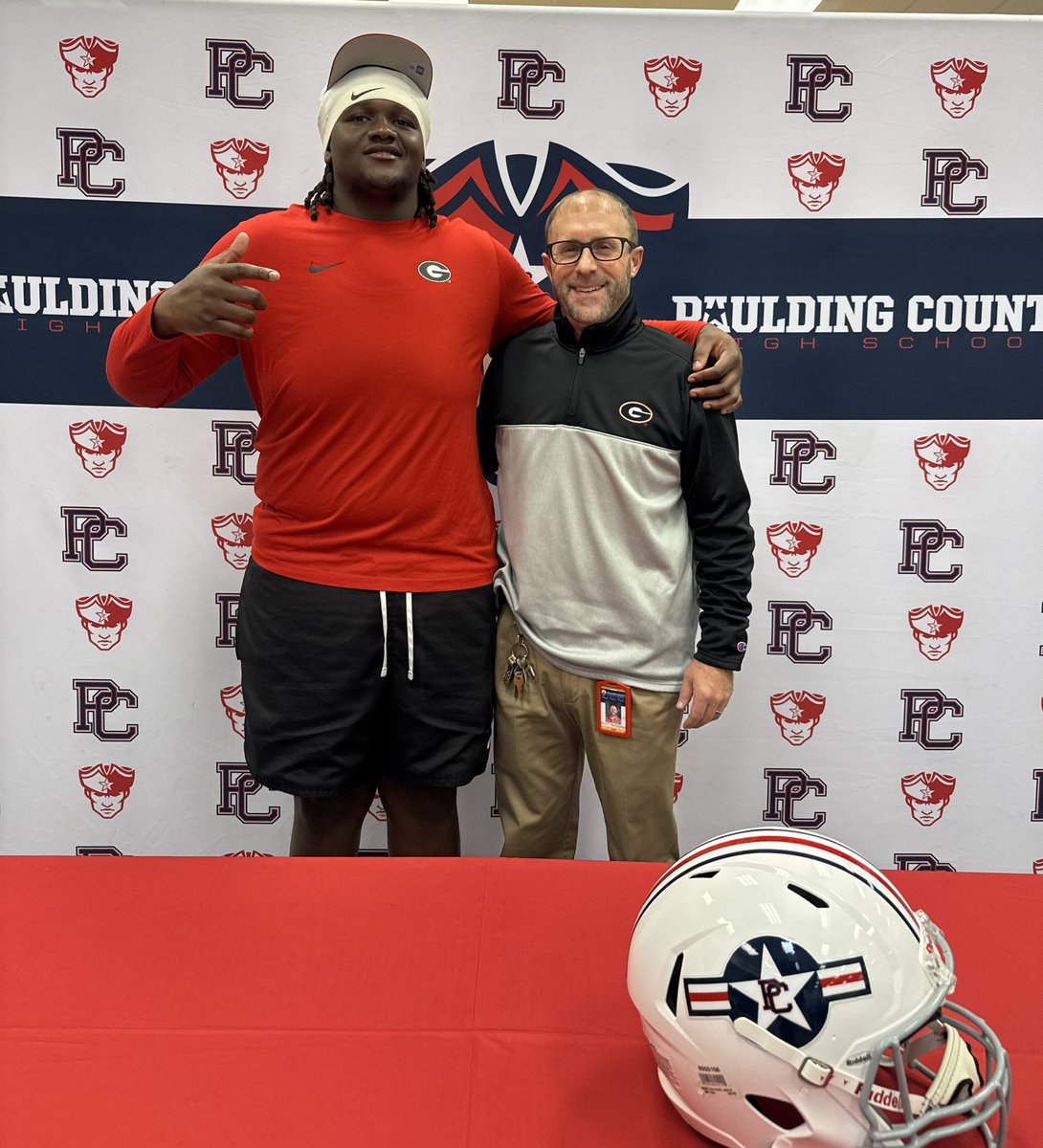 strgdale's tweet photo. I cannot say enough words to say how proud I am of Tyreek Jemison. Just a great young man that has worked his tail off in the classroom and on the field at Paulding County High School. All that hard work has paid off for him. Very excited that he chose UGA! Go Dawgs! 

#GoDawgs https://t.co/MkimMCNOMf