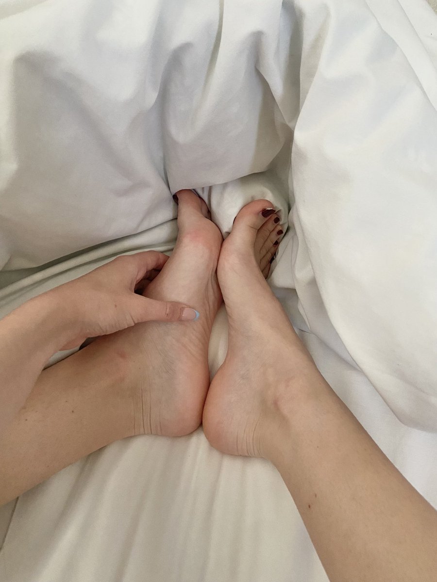 YourQueenAngel_'s tweet photo. Gooood morning 😘 it’s been a bit… did you miss my #feet?🤭
#soles #arches #morningvibe #raw #feetfetish #feetworshi̇p #whitesheets #feetinbed https://t.co/m7UrxvnaEK
