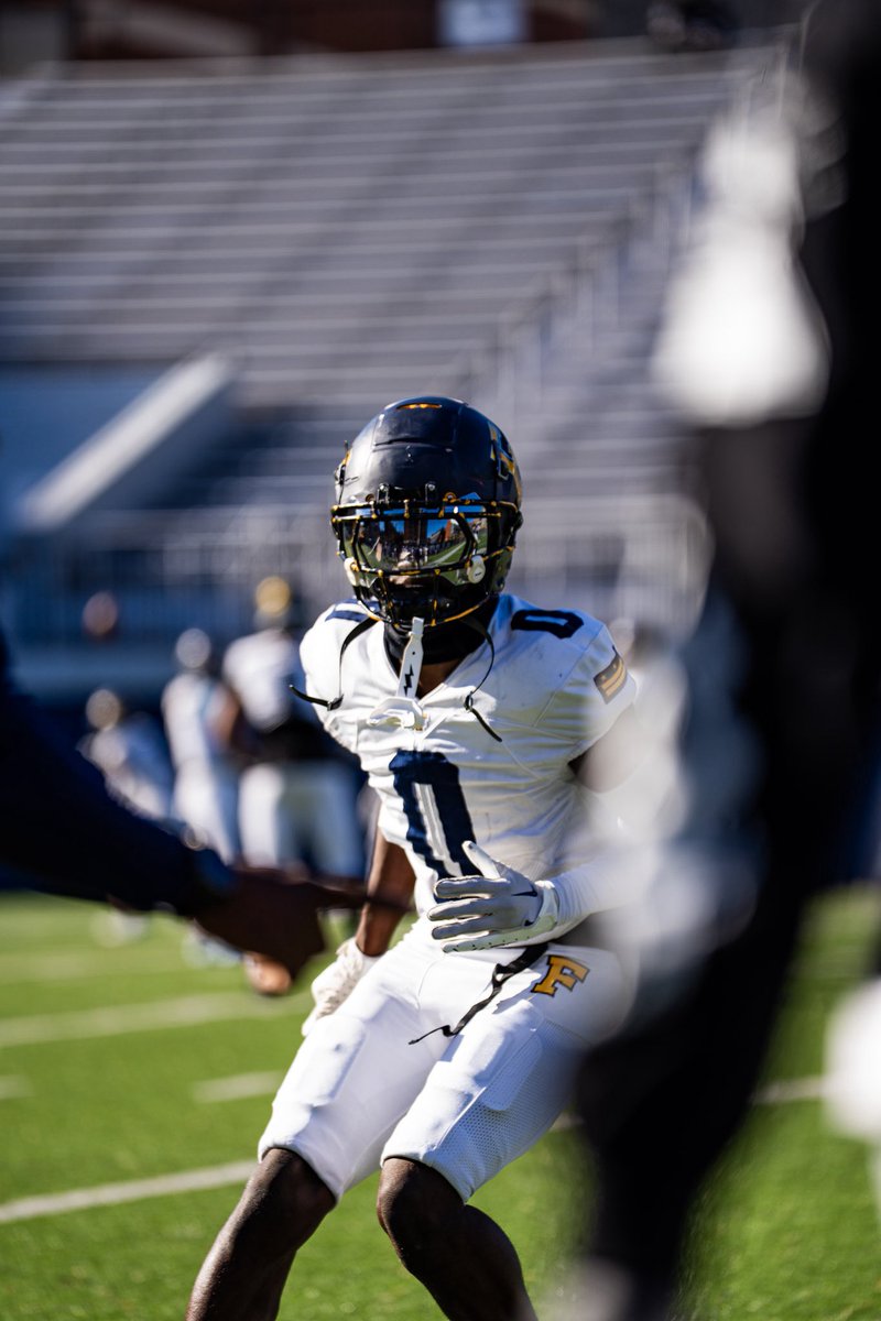 theRickywilson3's tweet image. Defensive highlights 

hudl.com/v/2TJiCa