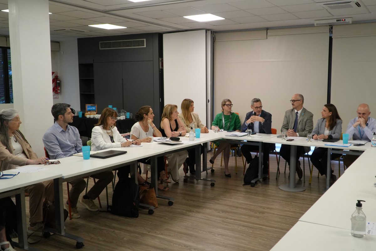 Hoy continuamos acompañando visita del Director Regional de <a href="/uniceflac/">UNICEF Latin America</a>, <a href="/Roberto_Benes/">Roberto Benes</a> , con diversas actividades enfocadas a profundizar el trabajo por los derechos de niñas, niños y adolescentes en Argentina.

La jornada comenzó en <a href="/MunicipioBrown/">Almirante Brown</a> , donde conoció la experiencia
