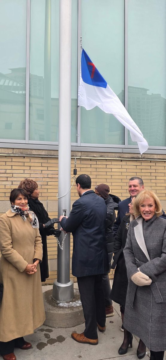 Today, we raised the Christian Flag at Mississauga Celebration Square in recognition of Christian Heritage Month. For many, December is meaningful as it aligns with the Advent season and Christmas, honouring the history, traditions, and Christian communities in our diverse city.