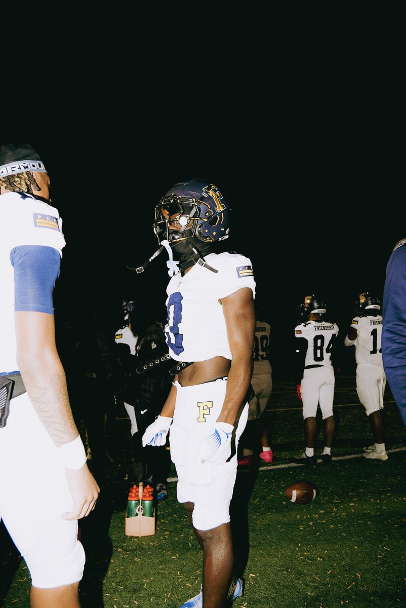 theRickywilson3's tweet image. Offensive highlights 

hudl.com/v/2TJiDr