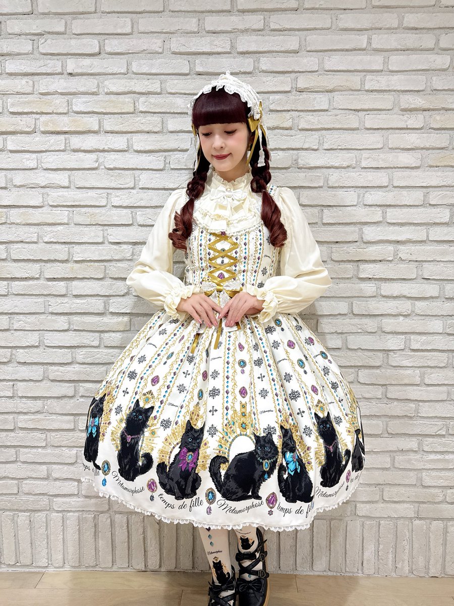 新作《Brilliant jewelry cat レースアップジャンパースカート》の