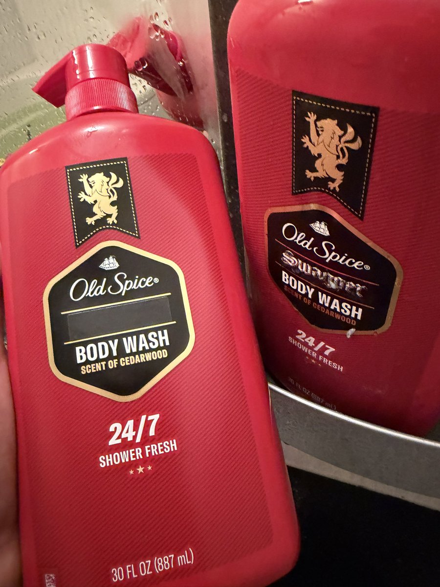 Nous avons fait des courses chez Costco au Japon et nous avons remarqué que le mot « SWAGGER » sur le gel douche Old Spi