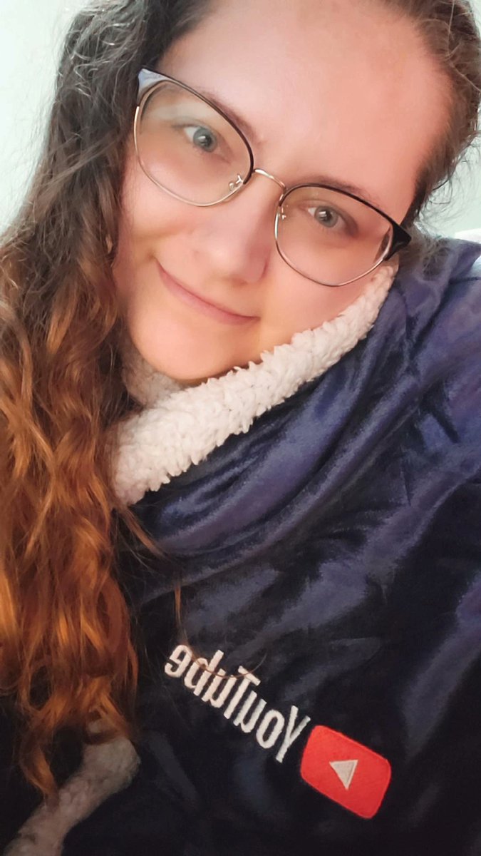 Getting cozy with my new youtube blanket!