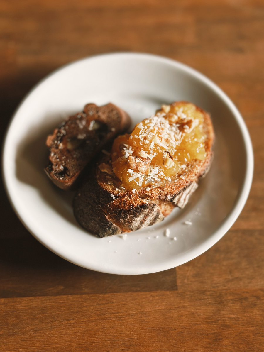 2025.12.4 朝ごはん

赤穂で買ったパン2種類、マーマレードのせて。