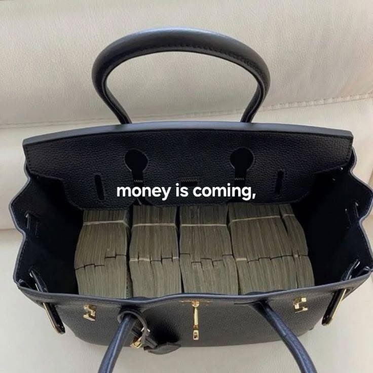 sirwil75's tweet photo. Sabi dto sa larawan "Money is coming" Kaya later mag abang kayo sa main door nyo at darating si "MANNY" - Cya si MANNYningil ng utang kaya mag bayad ka na daw! #Manifesting 😁☝️ #moneyiscoming #money #iscomming #sirwil75 #wilberttolentino https://t.co/ZITfeHhqty