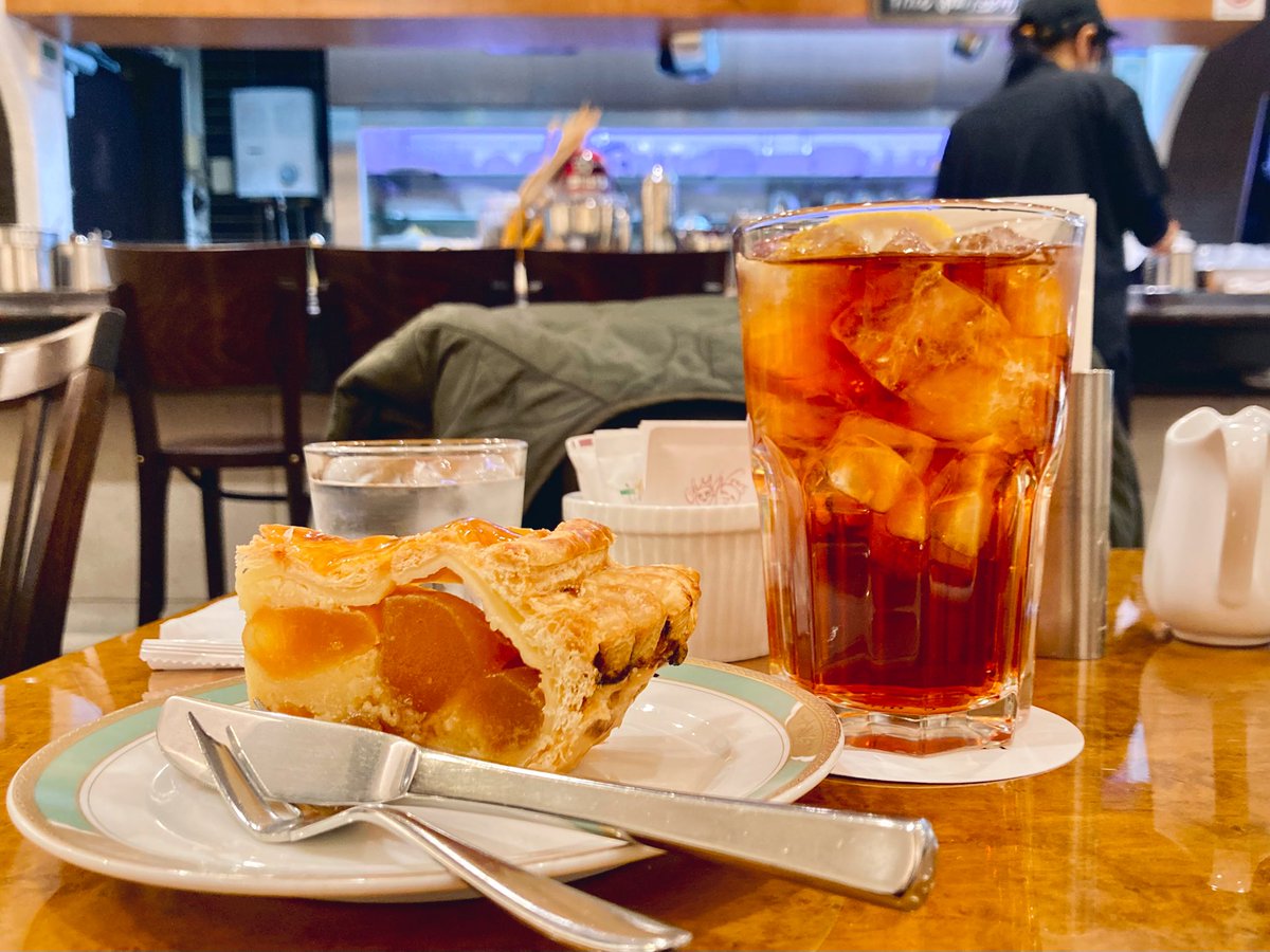 kajjjno's tweet photo. 田村町木村屋さんのアップルパイ
バナナケーキは大事にお持ち帰った🪽 https://t.co/HXYmpPeDqm