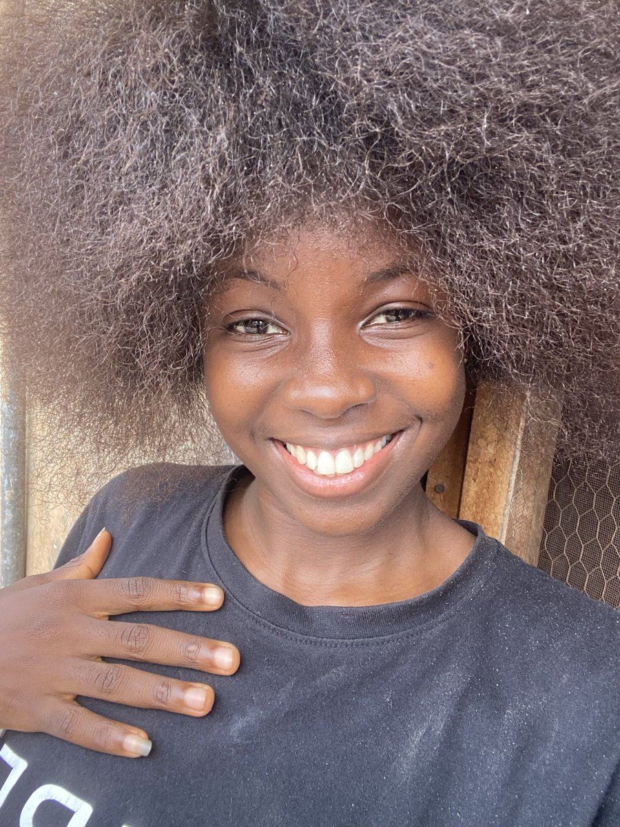 LeaGoldFelicity's tweet photo. Playing with my Natural hair🤭❤️
Zero filter 
Everything Natural 🥰❤️#Sunnamyskincare https://t.co/Rtilozm2Vj