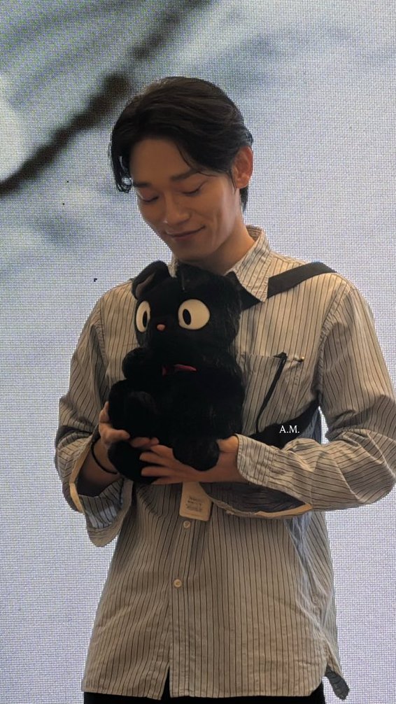 Y'all hated on him just because he decided to get marry and have a family...
#CHEN <a href="/CHEN_INB100/">CHEN_official</a>