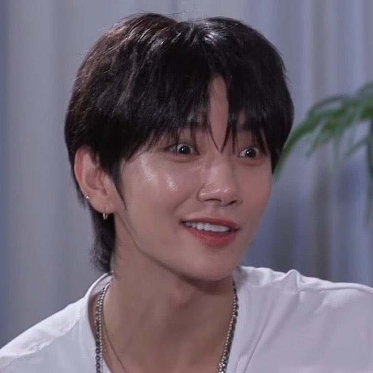 filed under: 

"when shua hyung gets upset his eyes get bigger like a saucer"

😭😭😭😭😭😭😭