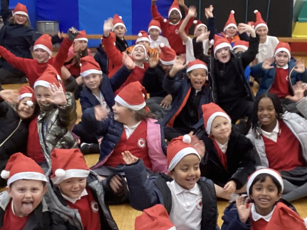 MrsDRobinson74's tweet photo. What a fabulous time our children had taking part in our Santa Dash. They were certainly ready for the hot chocolate and marshmallows afterwards🎅☕️🍪 @StJamesCEsth https://t.co/txQvdRL2tY
