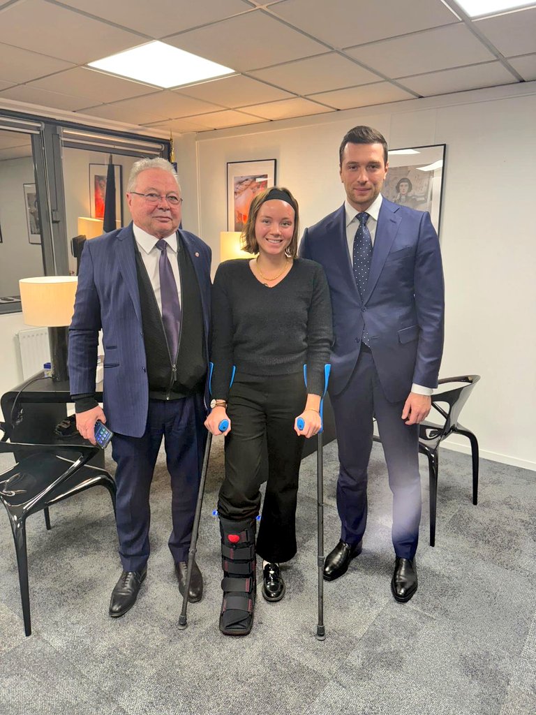 🇫🇷 Un grand merci à notre Président <a href="/J_Bardella/">Jordan Bardella</a>  pour son invitation à rencontrer Emma Vallain au siège du Parti cet après-midi.

Des échanges chaleureux et pleins d'espoir pour la suite de notre combat !