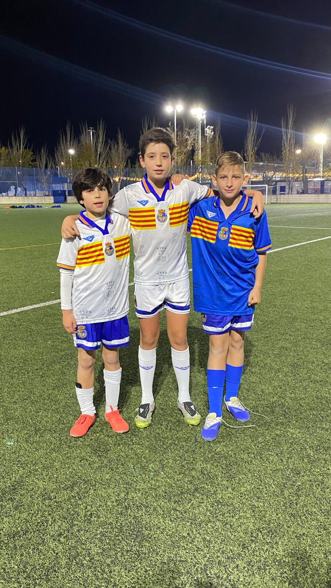 🔵 Tres jugadores de nuestro Alevín A han entrenado esta tarde con la Selección Aragonesa Sub 12. 

👉 Mateo Junza, Manu Corchero y Darío Ruiz han formado parte de este primer entrenamiento de cara al Nacional. 

🙌 ¡Enhorabuena, chicos, muy merecido! 

#AúpaOliver 🔴🔵