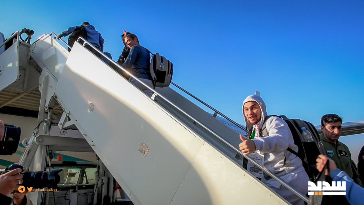 🚨 #صور | عشرة من طاقم سفينة "انتيرنتي سي" يغادرون مطار صنعاء الدولي

- تلقى طاقم السفينة المغادر هدايا تذكارية لهم ولعائلاتهم في ختام خمسة أشهر قضوّا فيها ضيوفًا على اليمن لا محتجزين.

- الخارجية العمانية: اليوم تم تسهيل عودة طاقم السفينة Eternity C  من جنسيات فلبينية وهندية