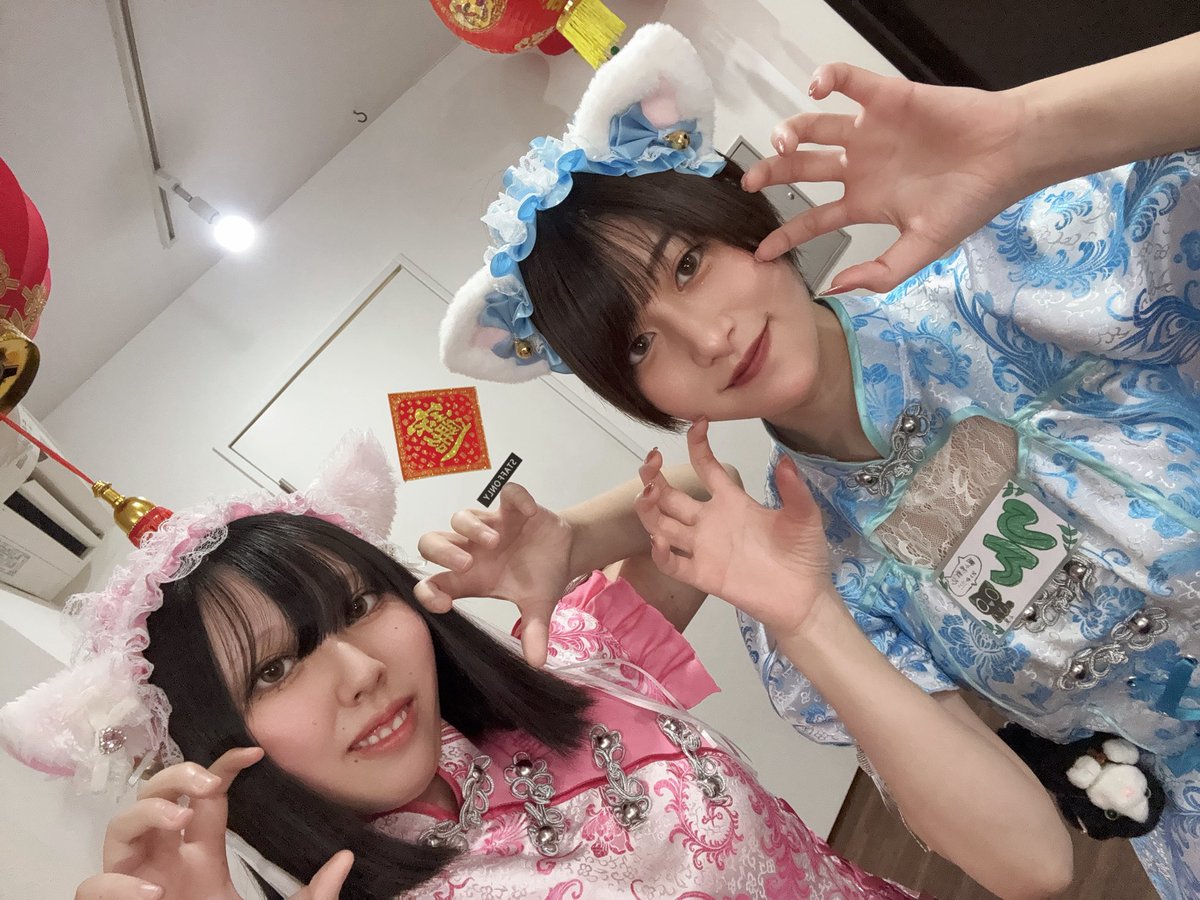 rin_momoneko's tweet photo. でんぱちゃんと初ツーショ⚡️
人狼ゲームの話で盛り上がって嬉しい嬉しい😽🤍 https://t.co/kfRDNcMFu1