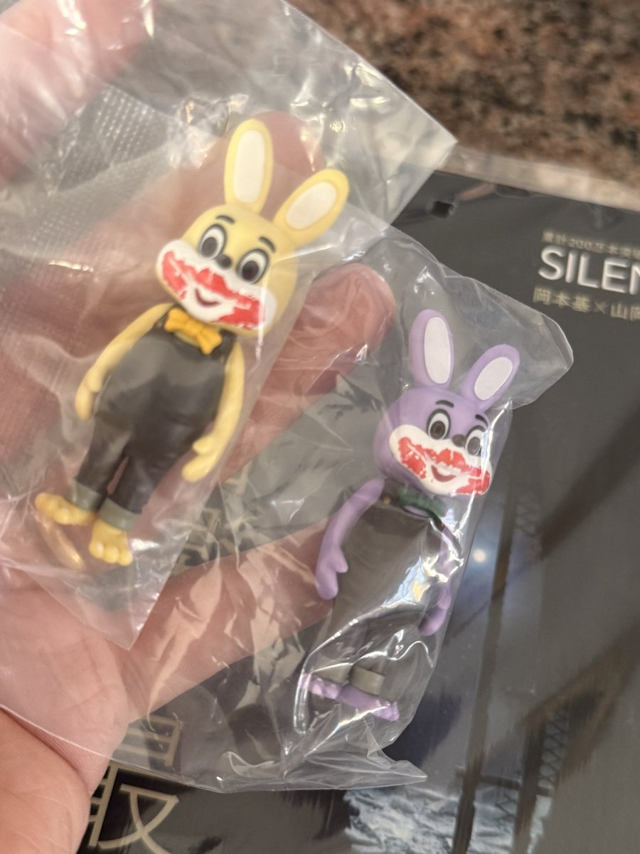 added two new Robbie colors to my collection today!