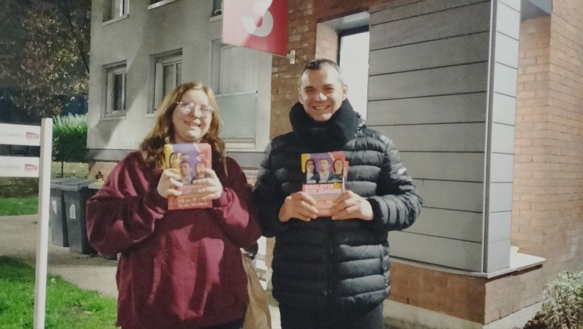 🔴Au marché ou en PAP dans les quartiers, nous sommes partout 

Et partout nous invitons les hellemmois :

- au meeting antiraciste du 15 décembre à Lille avec <a href="/MathildePanot/">Mathilde Panot</a> et <a href="/abomangoli/">Nadège Abomangoli 🐢</a>
- à notre raclette solidaire du 16 décembre à Hellemmes avec <a href="/L_Fournier_/">Lucas Fournier</a> et <a href="/L_Addouche/">Lahouaria Addouche</a>