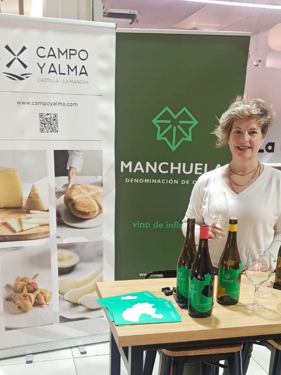 DOManchuela's tweet image. Hoy la #DOManchuela ha estado en #Madrid, en el Mercado de la Paz, dentro de la Semana de Campo y Alma.
🍷 Gracias a quienes os habéis acercado a conocer y degustar nuestros vinos.
Llevando el sabor de nuestra tierra a nuevos rincones.
#CampoYAlma #MercadoDeLaPaz #Vino