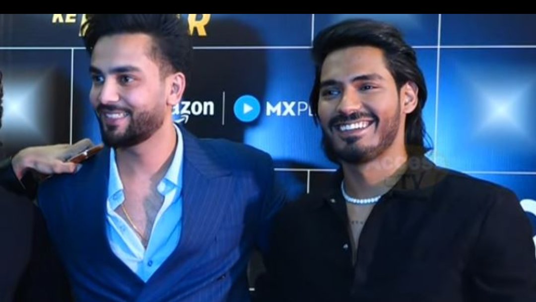 ShivamChou98404's tweet image. Jinse ladai li vo sath khade hai 
Jinke liye ladai Kari vo kam nikal kr sath chor diye
#ElvishYadav #ElvishArmy