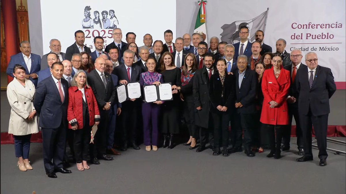 Nuestro presidente Francisco Martínez Domene asistió hoy a Palacio Nacional, invitado por el Secretario del Trabajo, Marath Bolaños, para la presentación del Proyecto de Reforma de la Reducción de la Jornada Laboral junto a la presidenta Claudia Sheinbaum. 🇲🇽#ReformaLabora