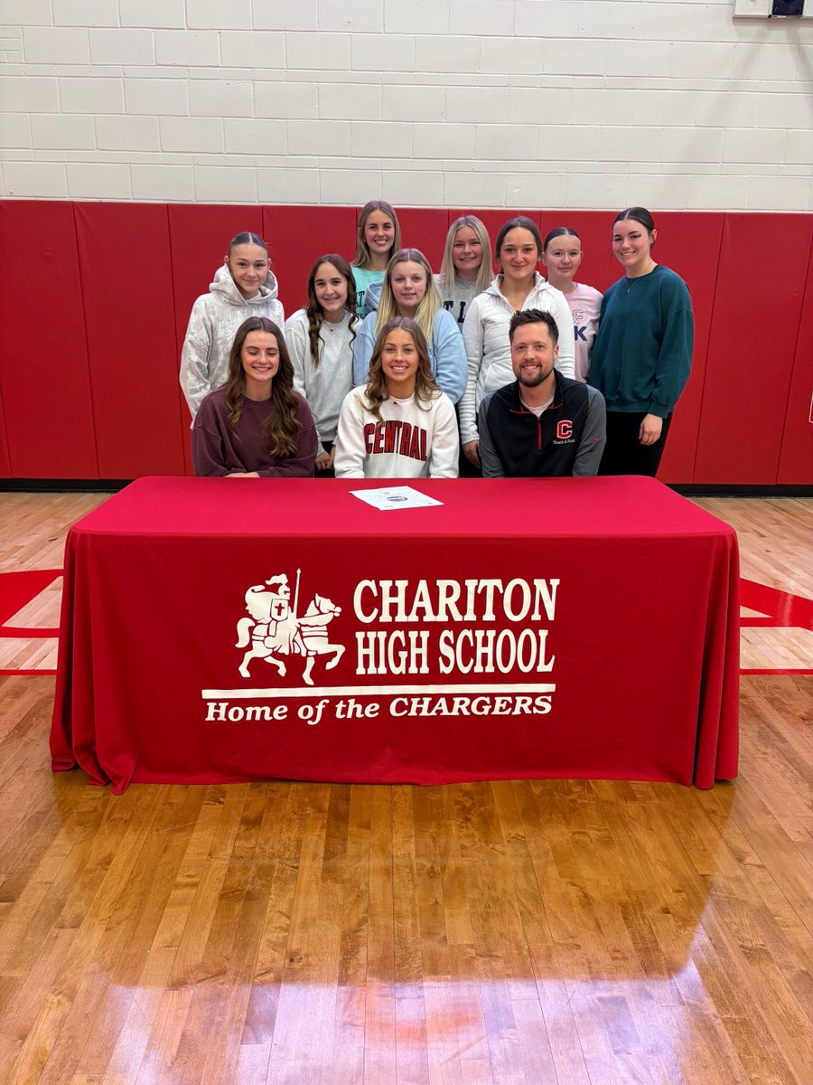 COfRed2's tweet image. Congratulations to Payton Snook, who signed a NLI to continue her education and track career @CentralCollege 
The Dutch are getting a fierce competitor and gifted athlete who always has a smile on her face. She will make an instant impact!