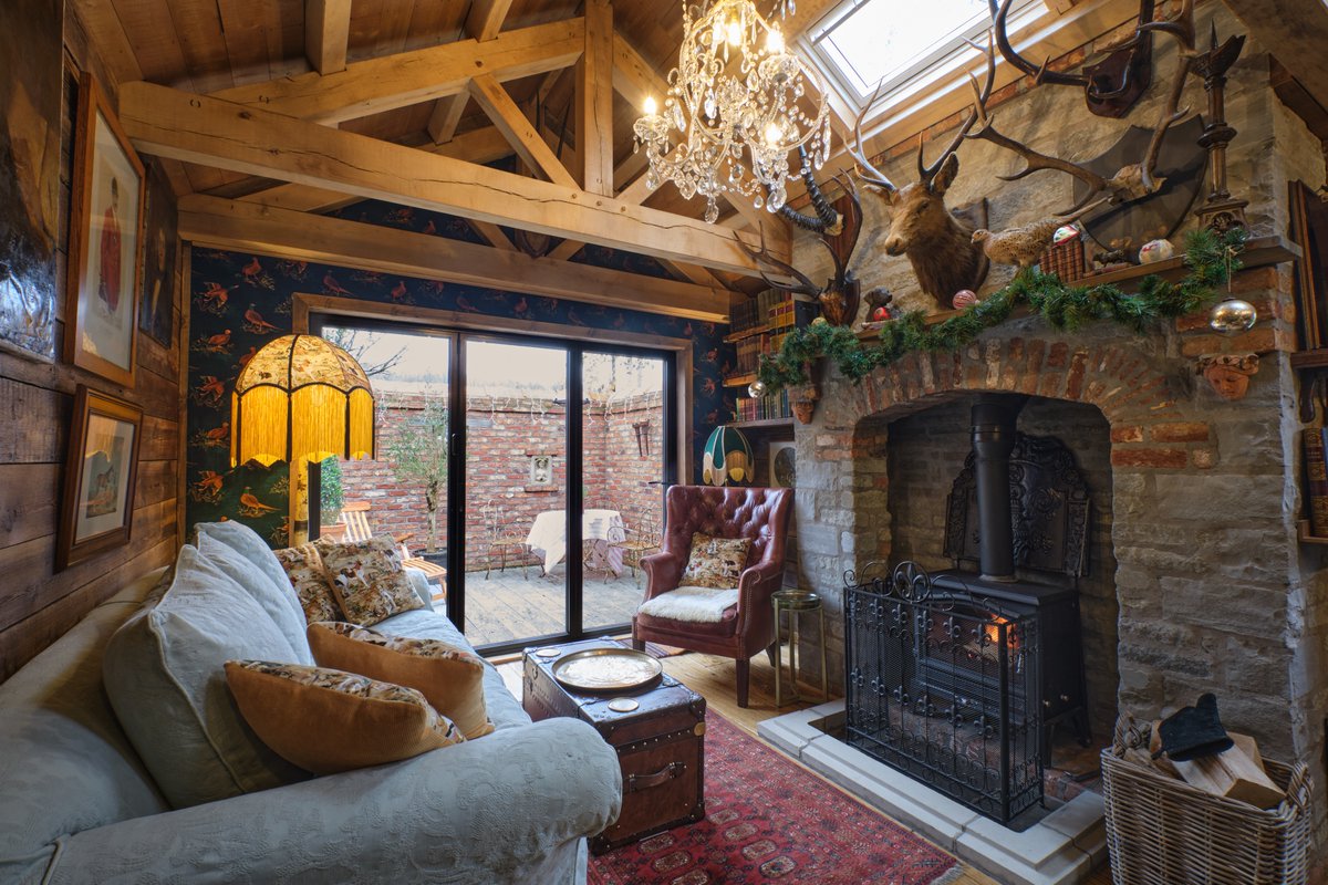 ANOTHER DECEMBER WINTER WARMER OFFER - For last minute stays this month at GLEBE LODGE the owners are offering a free welcome hamper with a nice selection of local produce!
cottage-holiday-wales.co.uk/glebe-lodge-wh…
