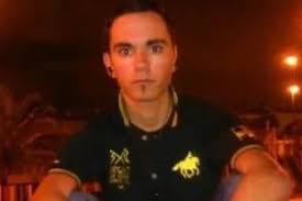 redindomitable's tweet image. Os recuerdo que fue la familia de Vanessa quien alertó de que su asesino se había autoidentificado mujer para intentar beneficiarse de la misógina ley trans, y que los medios de comunicación les hicieron luz de gas, cosa que, visto el artículo de @elpais_espana, sigue sucediendo.