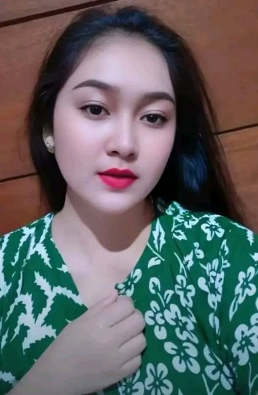 janda_bekasi's tweet photo. aku jaga di dalam baju ini sampe ada yang membuka hatiku... https://t.co/kJUhm5Ol4a