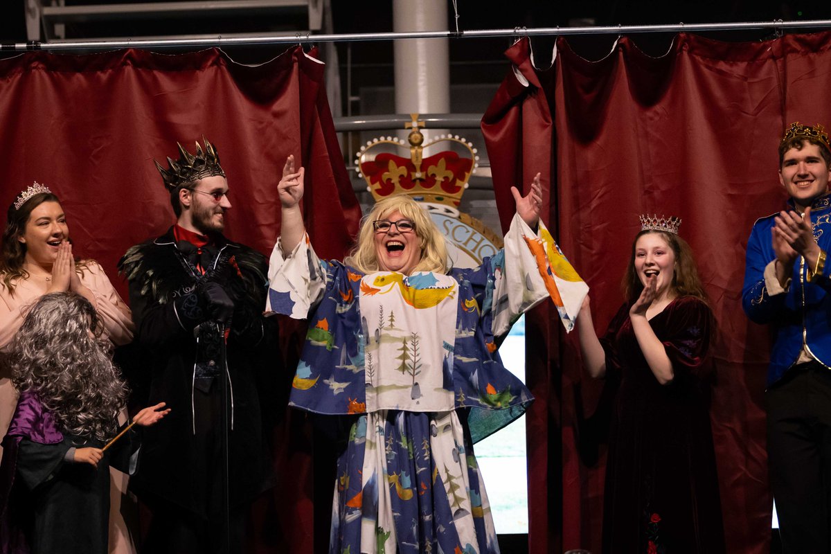 RAF_Cosford's tweet image. The last week of Nov, saw the panto club and volunteers perform the annual panto for our stn pers, trainees and families.

With 3 sold out performances within the No 1 Radio School, each night delivered a more spectacular show than the last of; "Camelot: The Panto".

#pantomime