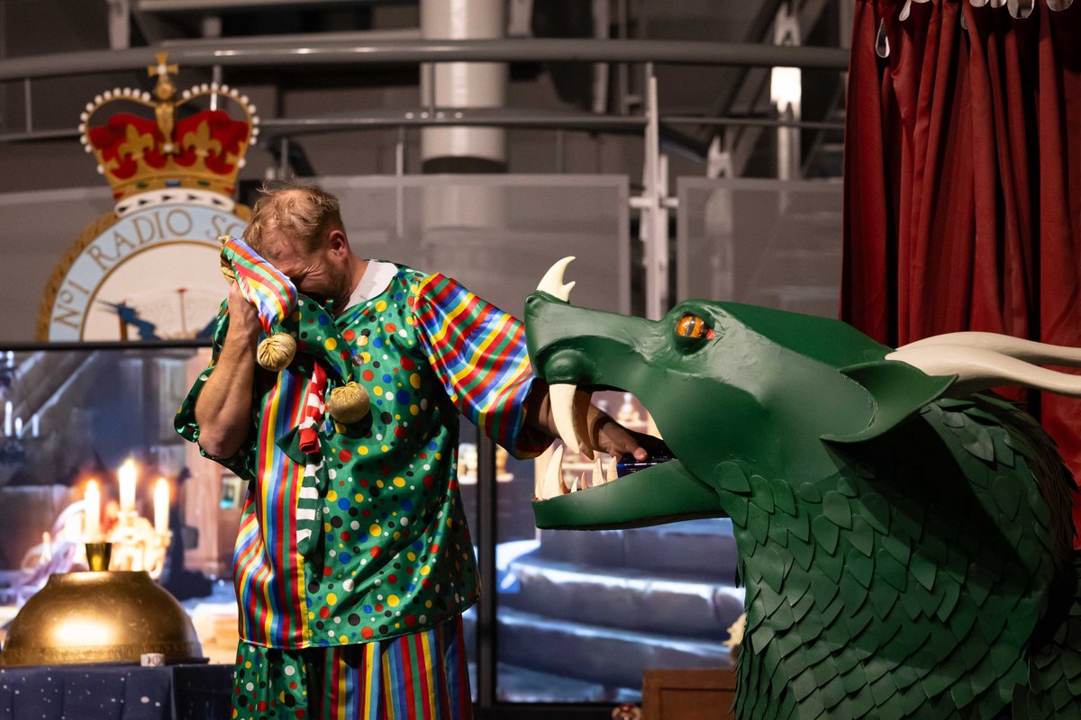 RAF_Cosford's tweet image. The last week of Nov, saw the panto club and volunteers perform the annual panto for our stn pers, trainees and families.

With 3 sold out performances within the No 1 Radio School, each night delivered a more spectacular show than the last of; "Camelot: The Panto".

#pantomime