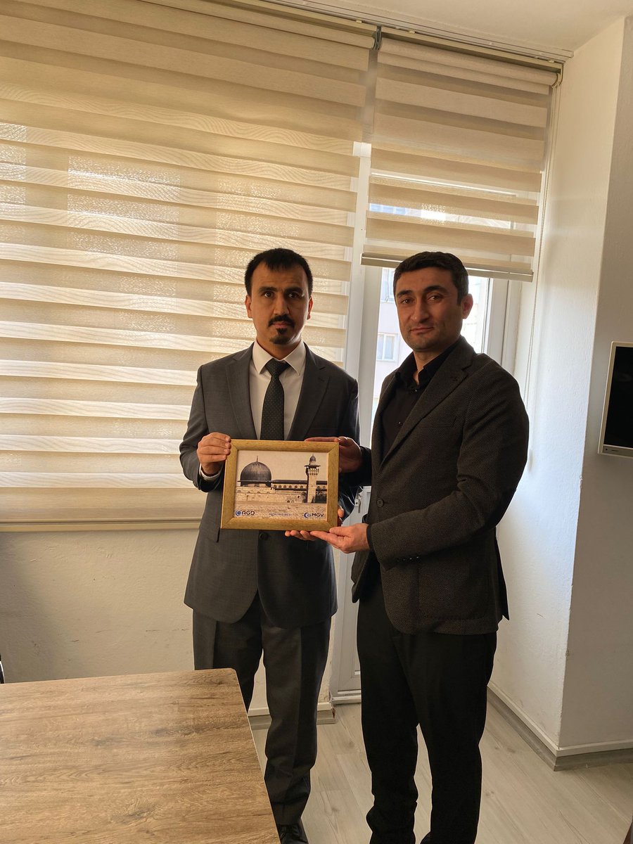 3 Aralık Dünya Engelliler Günü dolayısıyla, AGD Antalya Şube Başkanımız Sefa Koçak ve yönetim kurulu üyelerimizle birlikte, Antalya Beyaz Baston Görme Engelliler Derneği Başkanı Özgür Koca ve değerli yönetimini ziyaret ettik. Misafirperverlikleri için kendilerine teşekkür ederiz.