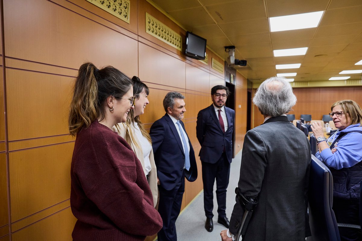 🇨🇴Ondoren, enbaxadoreak bilera bat izan du Kolonbiako bake-prozesuari babesa emateko taldeartekoarekin
<a href="/EmbajadaColEsp/">Embajada de Colombia en España</a> 

🇨🇴Posteriormente, el embajador ha mantenido un encuentro con el intergrupo de apoyo al proceso de paz en Colombia del <a href="/PVasco_EuskoL/">Eusko Legebiltzarra</a>