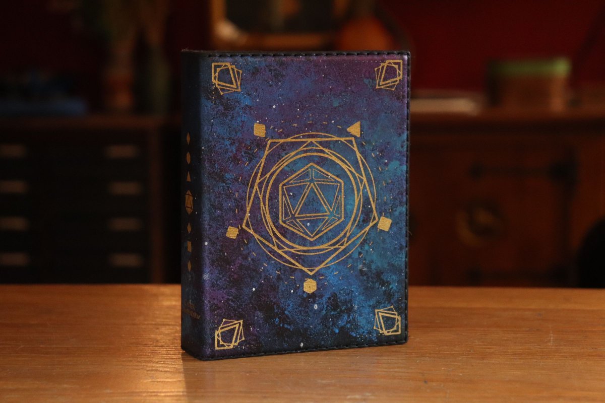 SpeechlessBard's tweet photo. ✨ Holiday Sale spotlight✨
This double sized Caster Compendium (for 2 sets of spell cards or anything larger of your own design) with Galaxy leather and gold inlay has a built in spell slot tracker. Painted and stitched by hand! 📘
#ttrpg #dnd #spellslottracker https://t.co/Gv6JFAxaAA