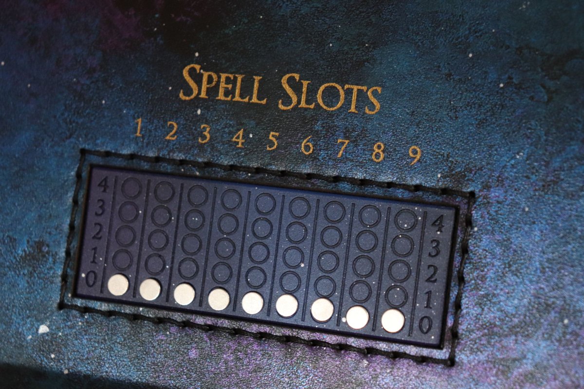 SpeechlessBard's tweet photo. ✨ Holiday Sale spotlight✨
This double sized Caster Compendium (for 2 sets of spell cards or anything larger of your own design) with Galaxy leather and gold inlay has a built in spell slot tracker. Painted and stitched by hand! 📘
#ttrpg #dnd #spellslottracker https://t.co/Gv6JFAxaAA