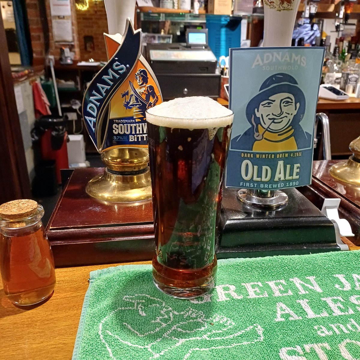 doughtagnan's tweet image. On the bar @WRacehorse
I'm on the Mother-in-Law.  😉 Beer Board: bit.ly/2uF0IM6

#goodbeerguide @CAMRA_Official @moongazerale @Adnams @AmpersandBrewCo #GigglerCider @NESuffolkCAMRA
#RealAleFinder