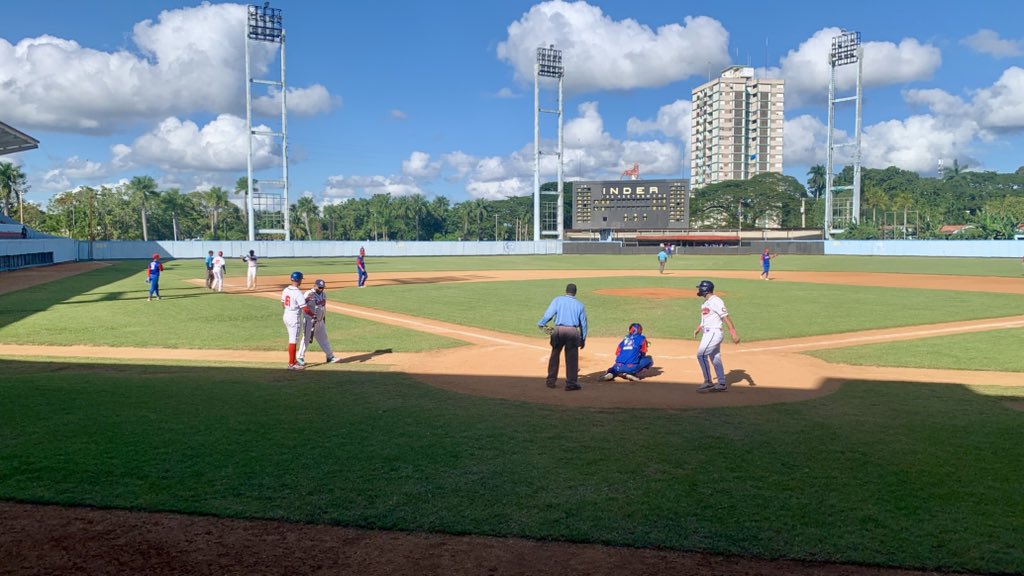 Tenemos una carrera ante el veloz lanzador artemiseño Brander Guevara 🙌

Yosbel Pérez pega un triple que trae a Reinaldo Almanza 👏