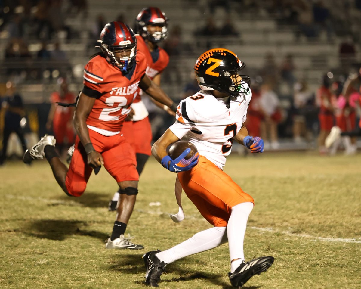 SENIOR SPOT LIGHT
KINGSTON MCCULLOUGH 
2 WAY PLAYMAKER, Athlete 
51 REC 812 yds 12 tds, 2 throws 142 yds, 20 tackles 3 int, 8 pd
Shuttle is 4.25 40 dash 4.49 5'11
hudl.com/profile/177601…