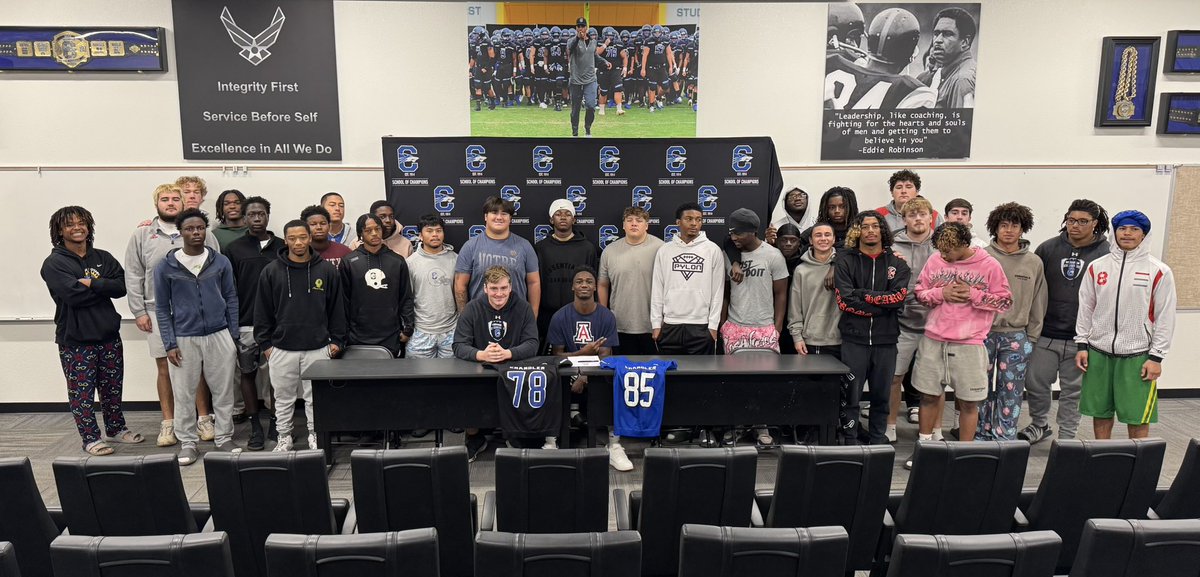 chandler_wolves's tweet photo. Nothing better than having your coaches, family, and teammates standing with you on signing day. 🐺#WolfpackFamily @CUSDAthletics @SOC_CHSWOLVES @ChandlerUnified @gridironarizona @ctownrivals @Coach_Wiz3 https://t.co/Nl3zFeADKm